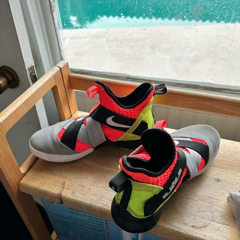 Limited edition NEON YELLOW AND PINK NIKE hightops/ no laces MENS 9